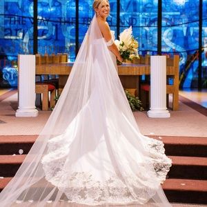 Beautiful private label trumpet wedding gown with long detailed train